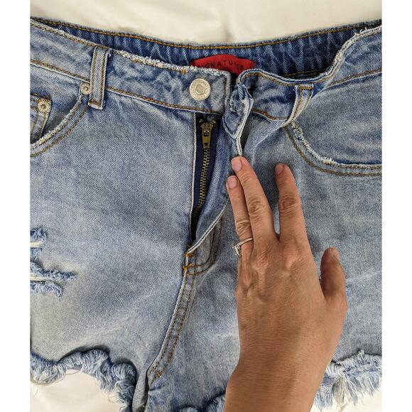 SIGNATURE 8 Lace-up Cutoff Jean Shorts Size Large - Picture 4 of 9